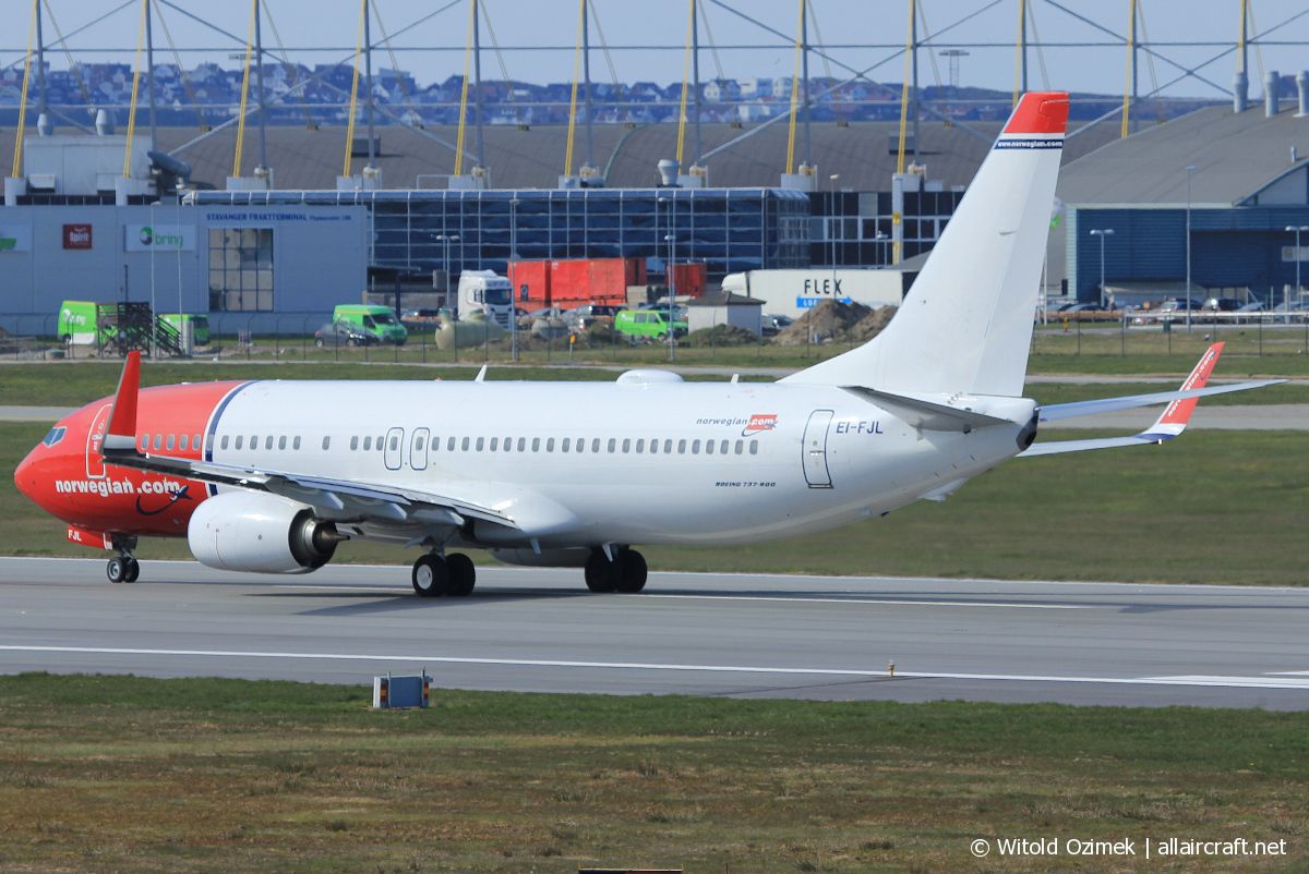 EI-FJL (42073) 2016 Boeing 737-8JP(WL)