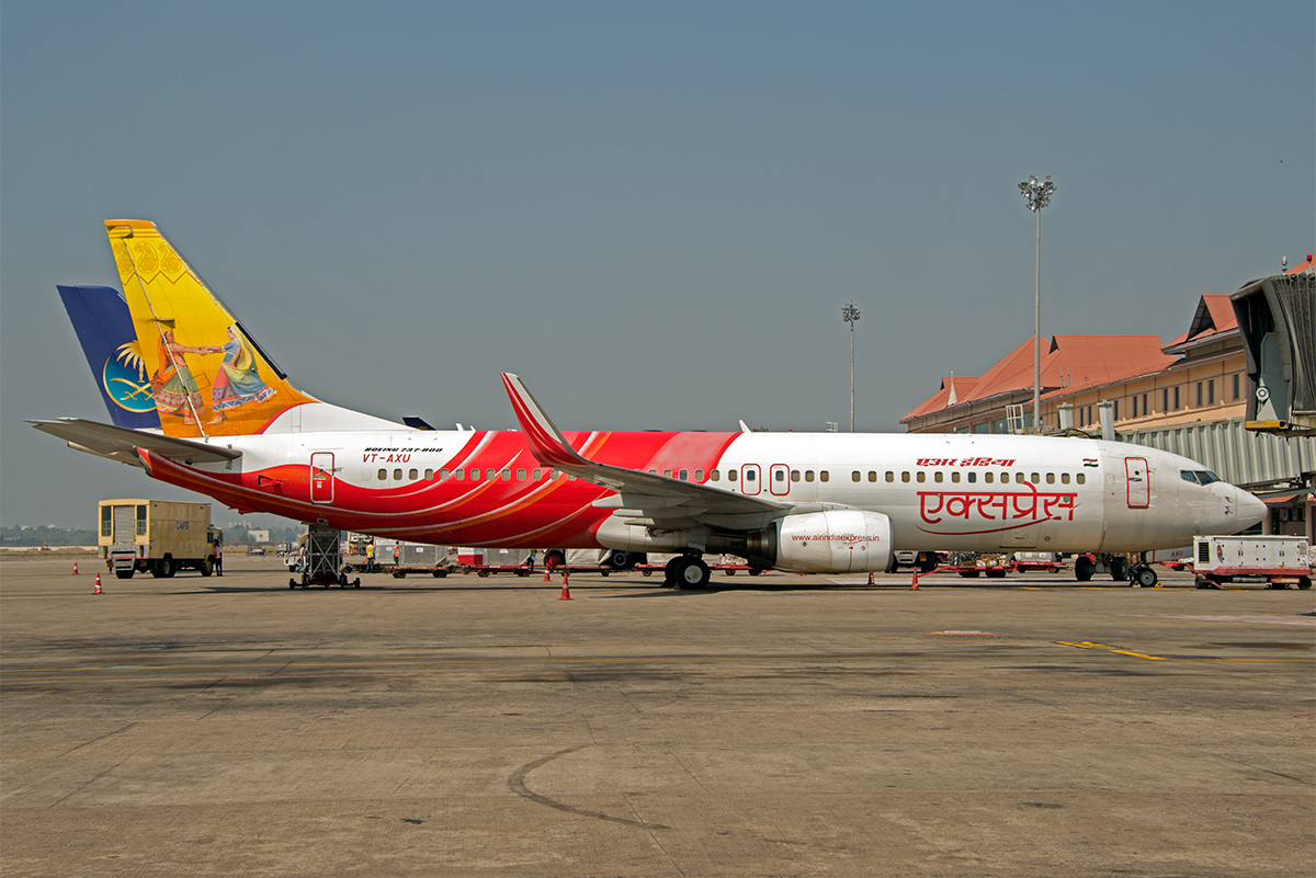VT-AXU · Boeing 737-8HG · (COK / VOCI)
