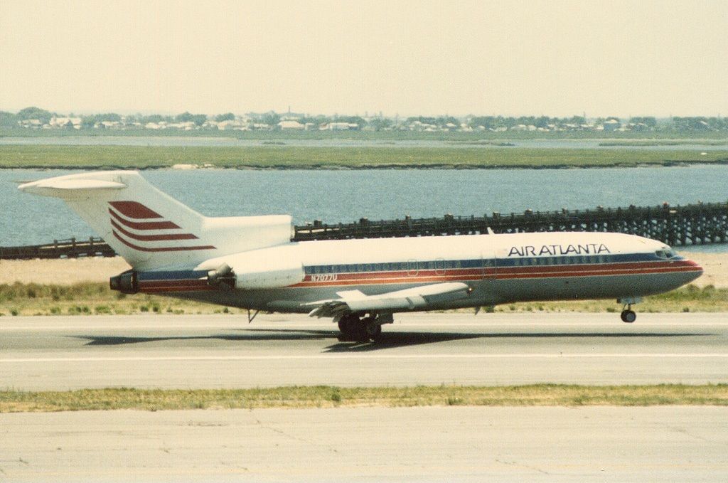 N7077U (cn 19141) Boeing 727-22