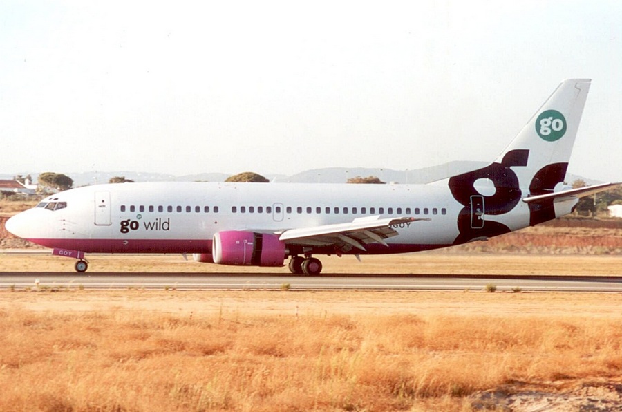 G-IGOY (28570) 1998 Boeing 737-36N