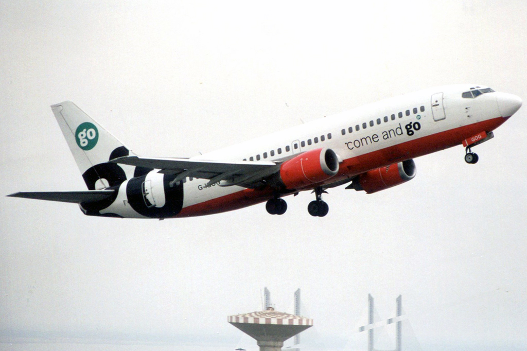 G-IGOG (23927) 1988 Boeing 737-3Y0