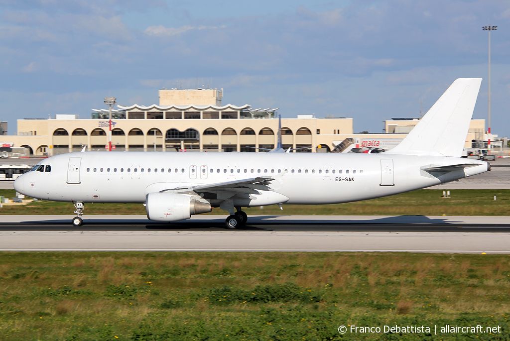 ES-SAK · Airbus A320-214 · (MLA / LMML)