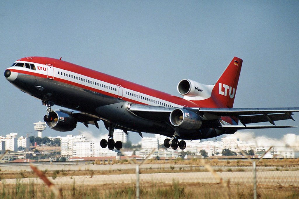 D-AERN · Lockheed L-1011-200 Tristar · (FAO / LPFR)
