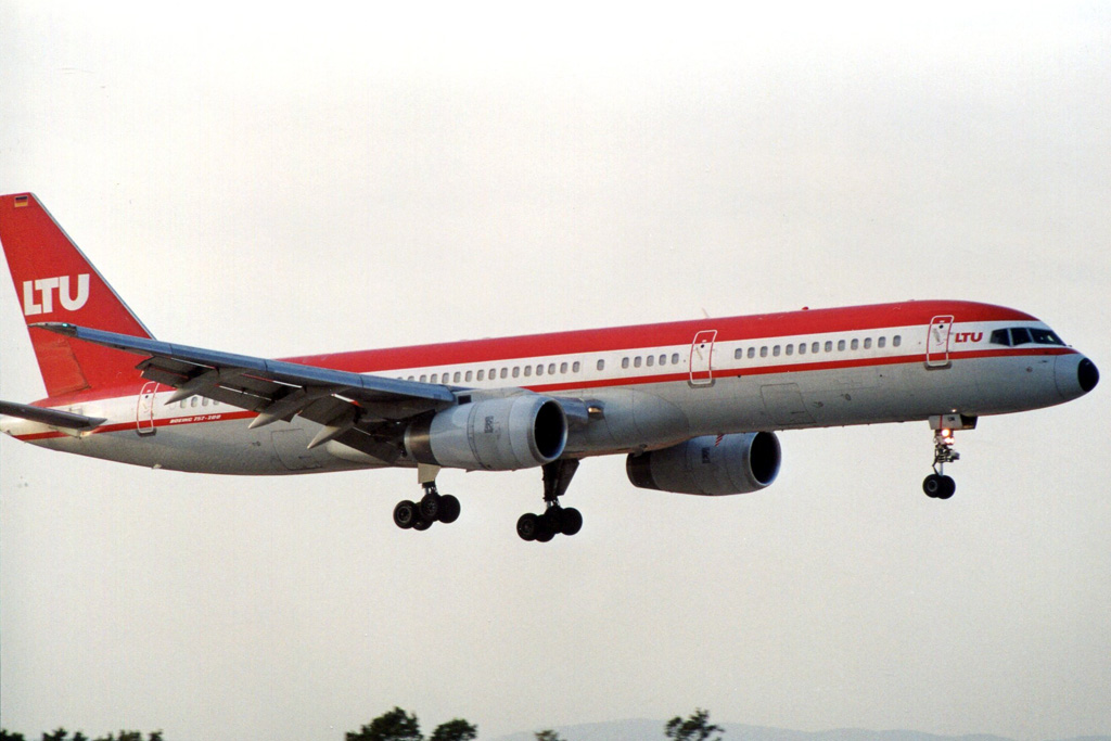 D-AMUM, (cn 24451), Boeing 757-2G5