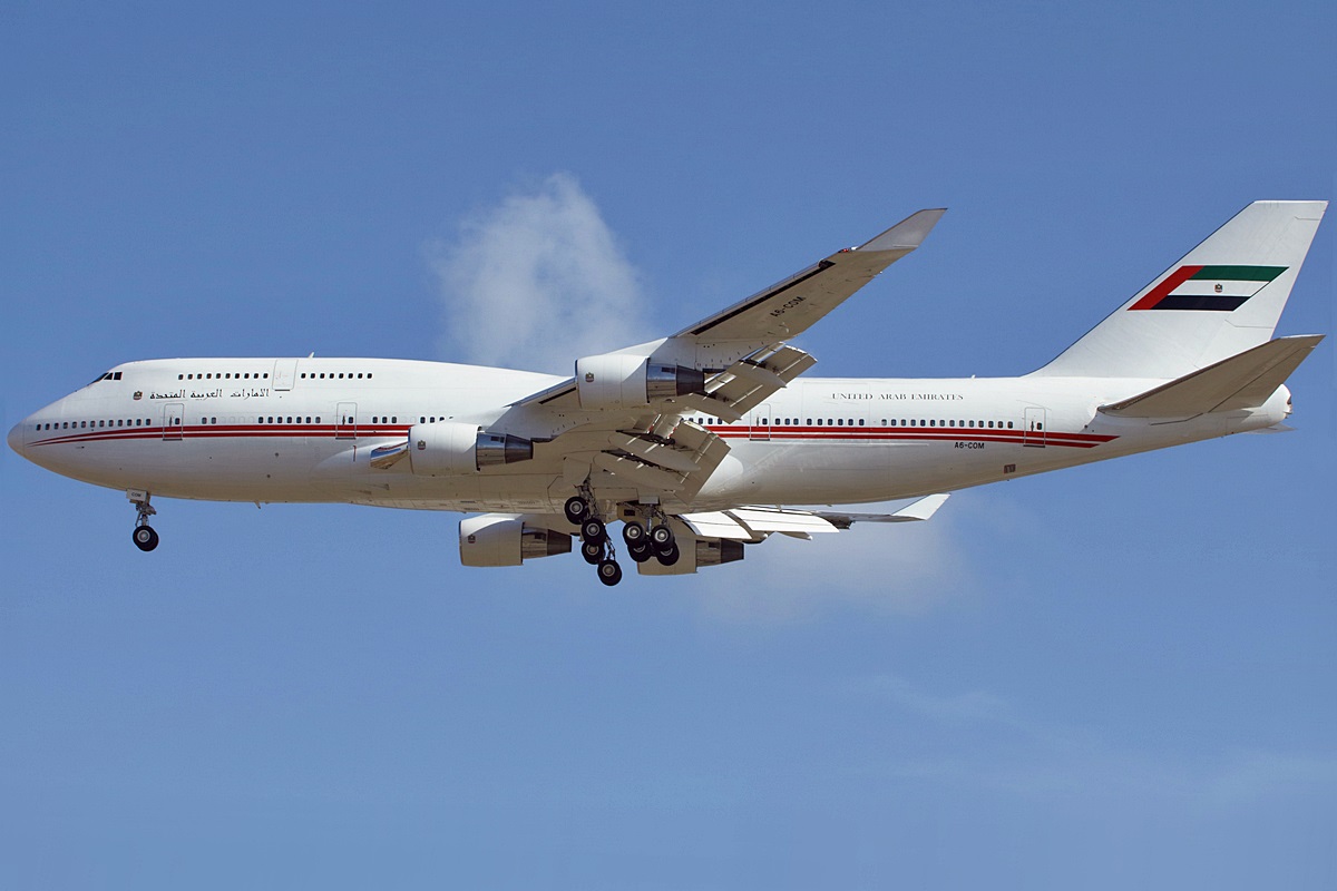 A6-COM (25074) 1991 Boeing 747-433(M)