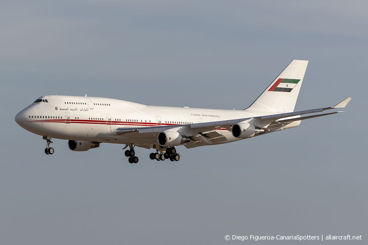 A6-COM (25074) 1991 Boeing 747-433(M)