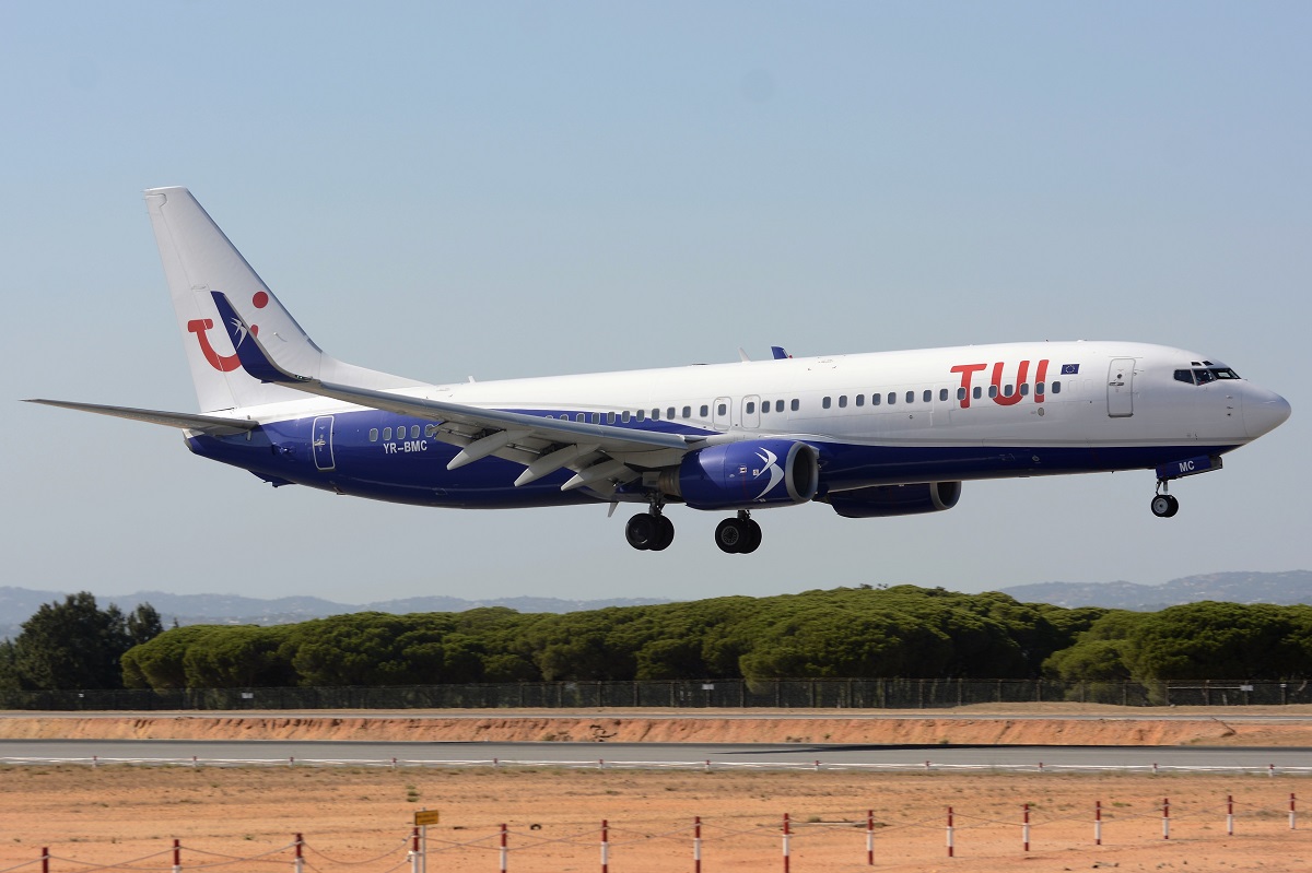 YR-BMC · Boeing 737-85F · (FAO / LPFR)