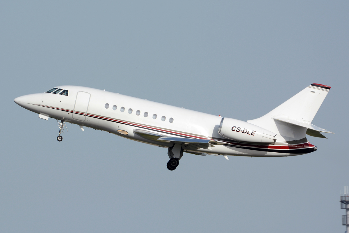 CS-DLE · Dassault Falcon 2000EX · (LIS / LPPT)