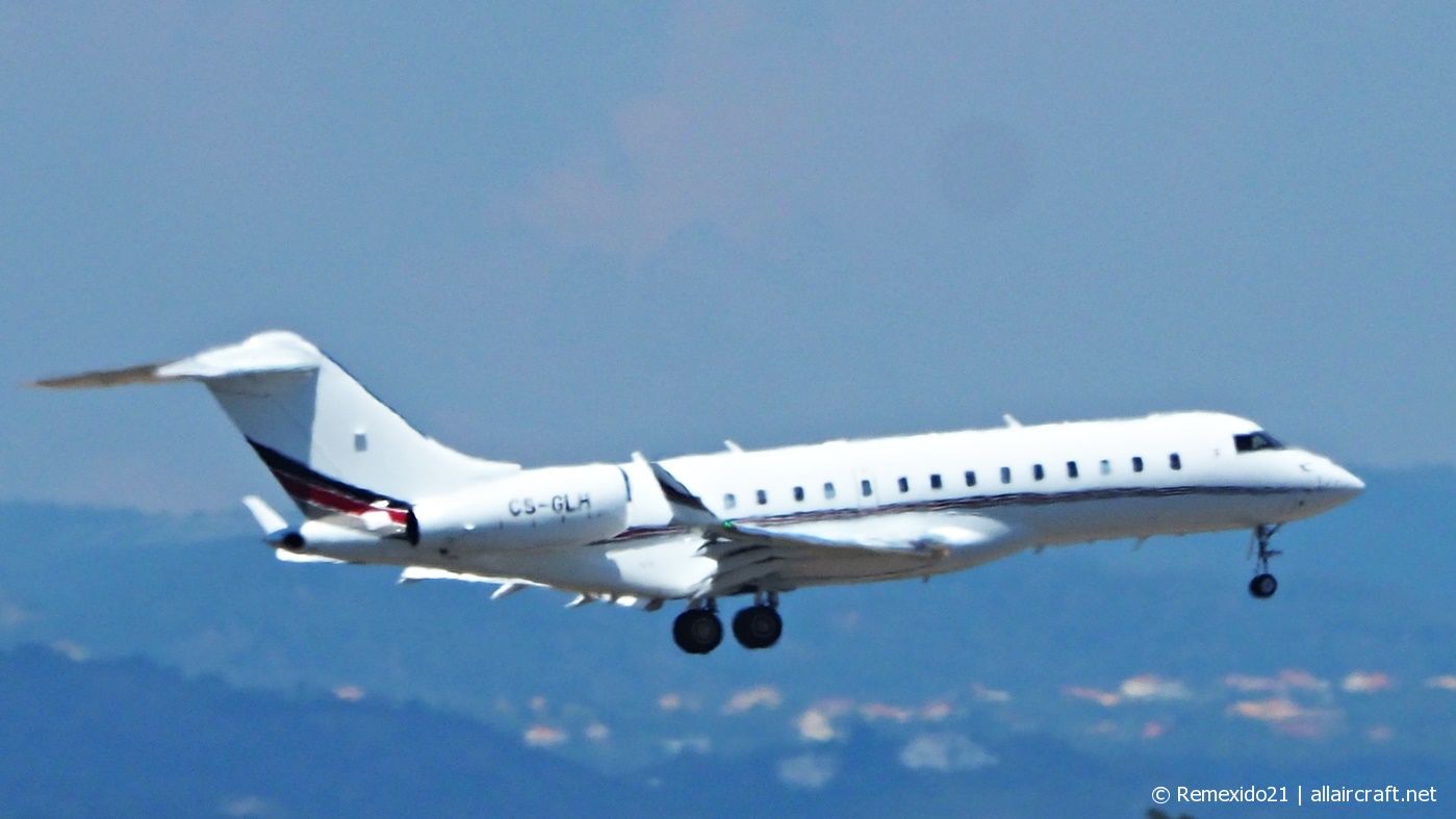 CS-GLH (cn 9816) Bombardier BD-700