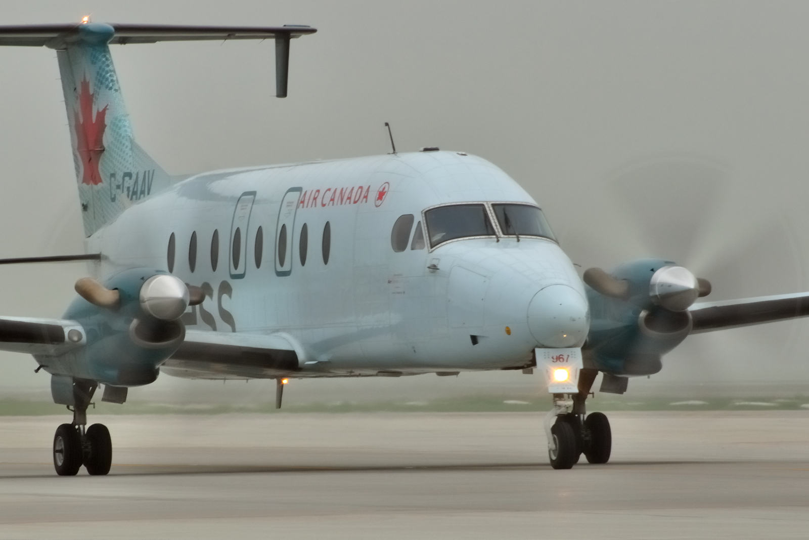 C-GAAV · Beechcraft 1900D · (YUL / CYUL)