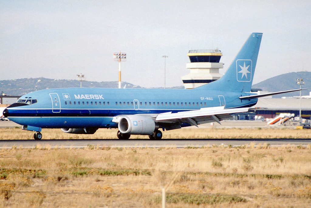 OY-MAU · Boeing 737-3L9 · (FAO / LPFR)