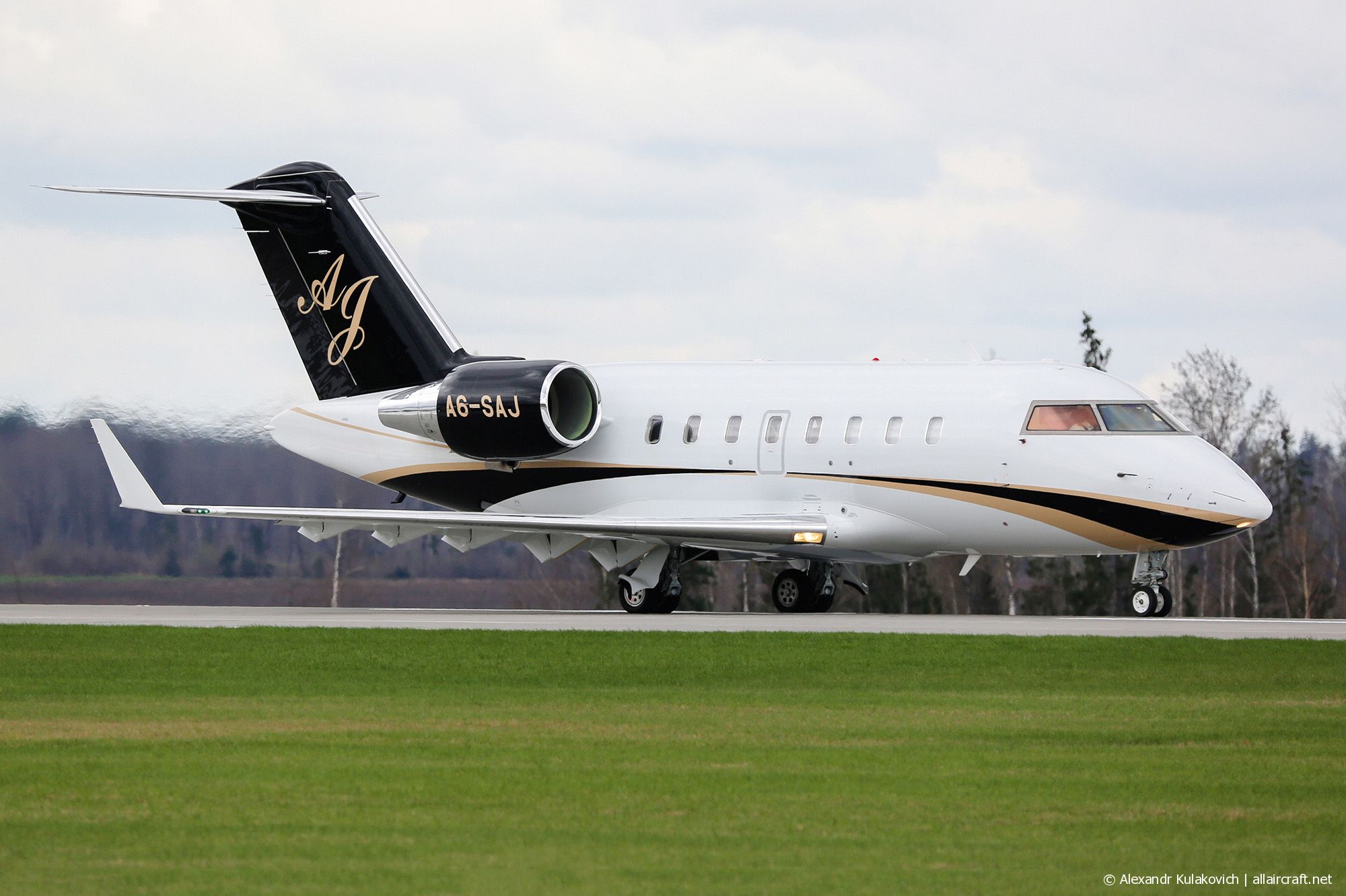 A6-SAJ · Bombardier CL-600-2B16 Challenger 605 · (MSQ / UMMS)
