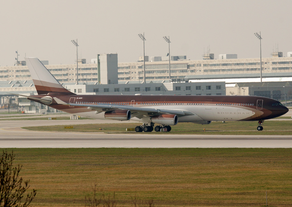 M-IABU (955) 2008 Airbus A340-313