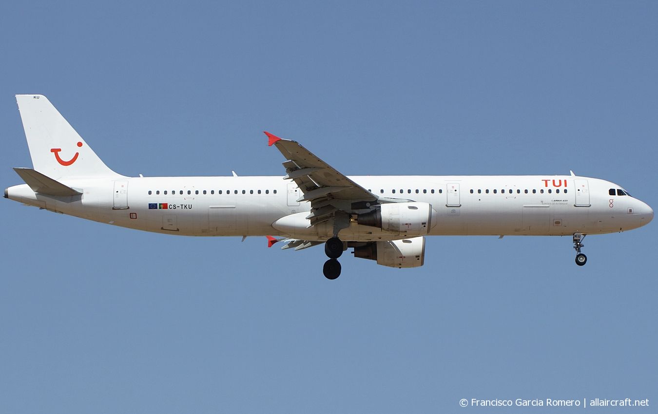 CS-TKU · Airbus A321-211 · (LPA / GCLP)