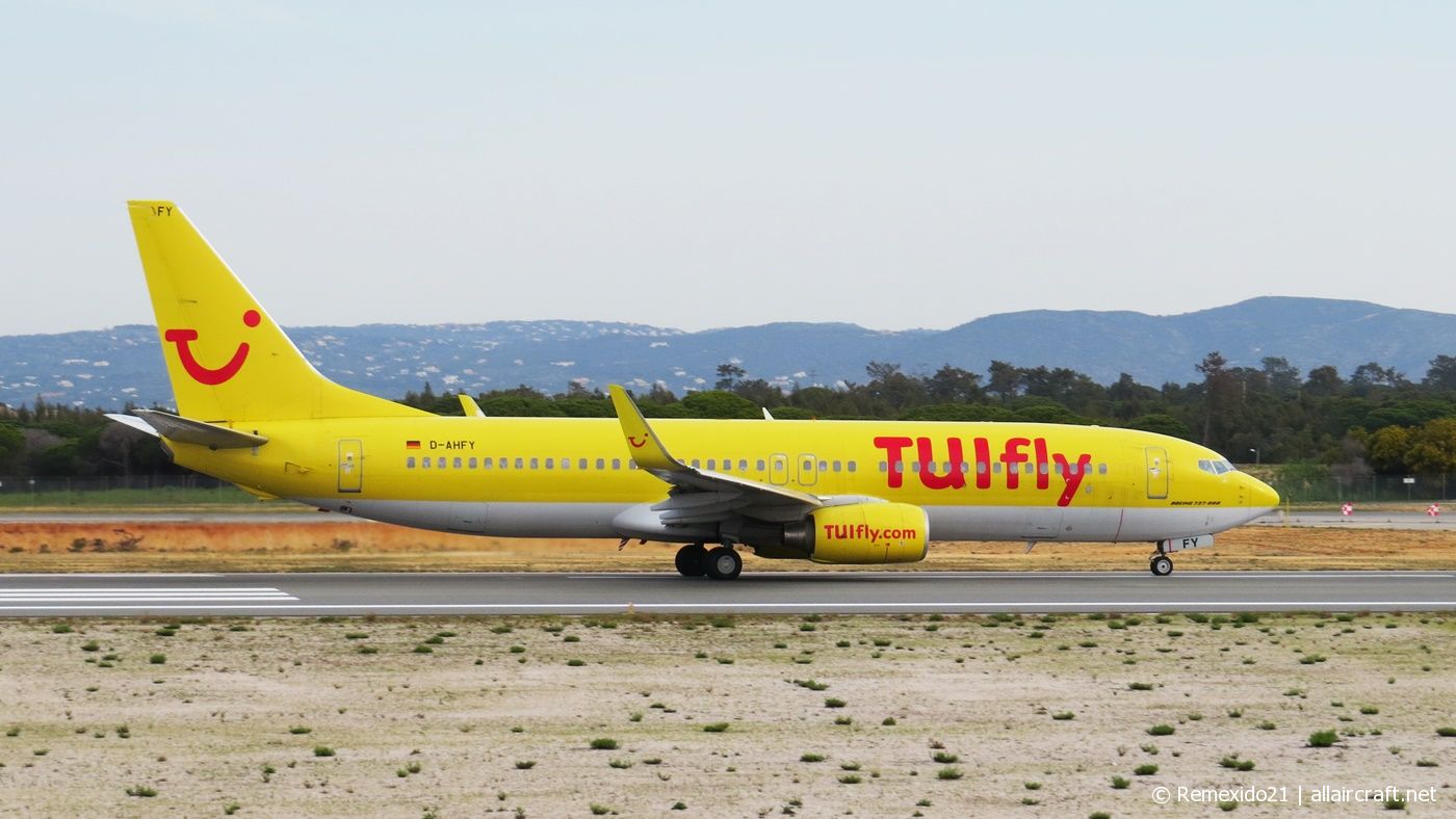 D-AHFY · Boeing 737-8K5(WL) · (FAO / LPFR)