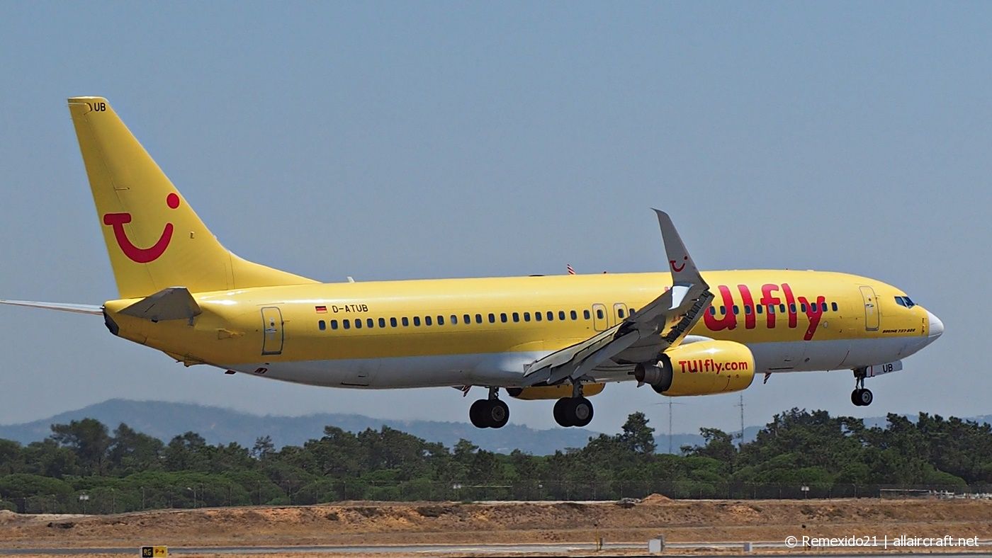 D-ATUB · Boeing 737-8K5(WL) · (FAO / LPFR)