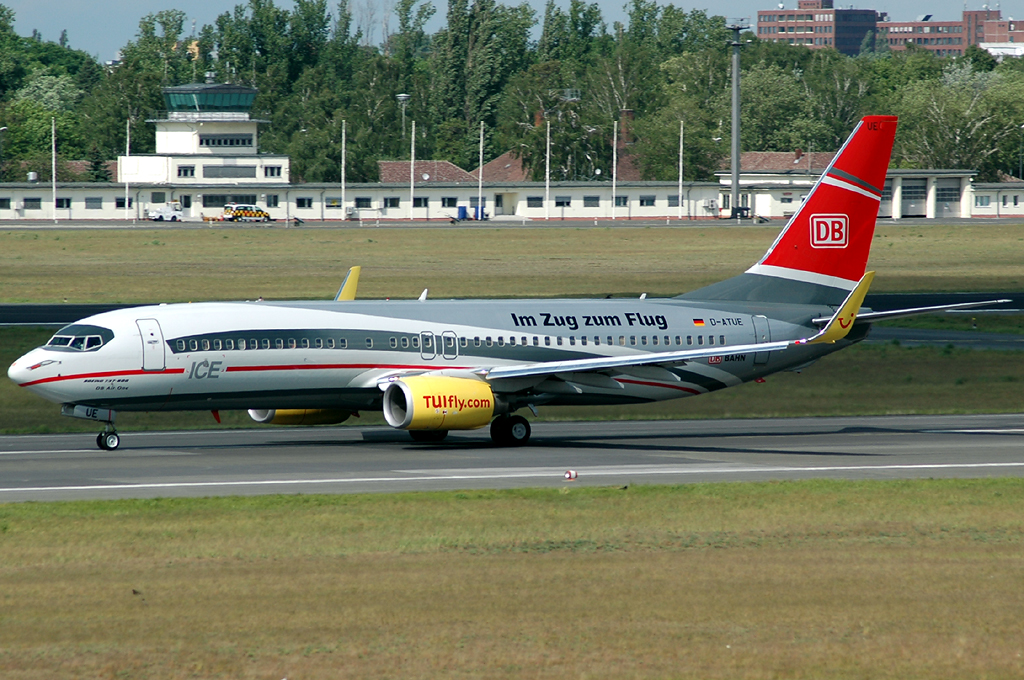 D-ATUE · Boeing 737-8K5(WL) · (TXL / EDDT)