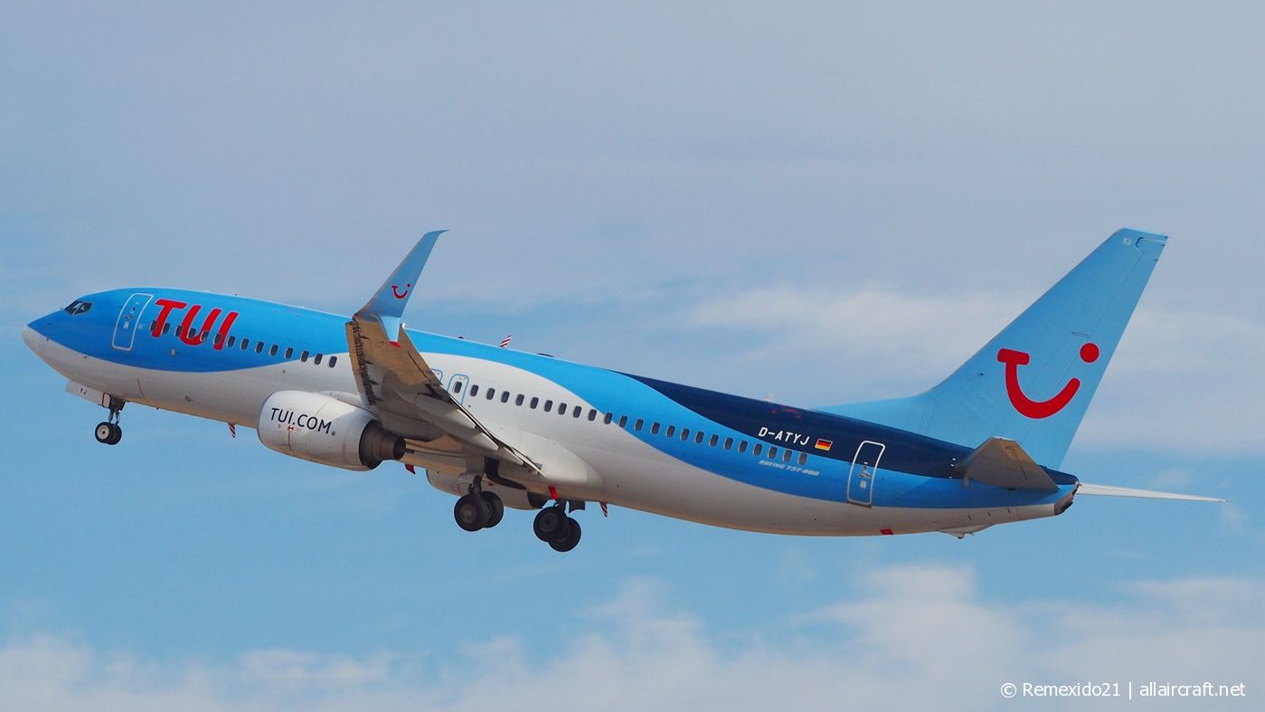 D-ATYJ · Boeing 737-86N(WL) · (FAO / LPFR)