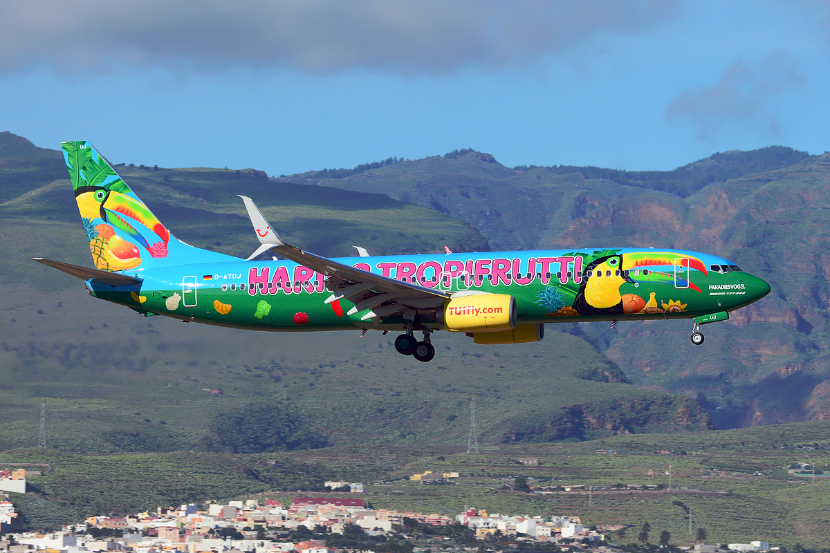 D-ATUJ, (cn 39923), Boeing 737-8K5