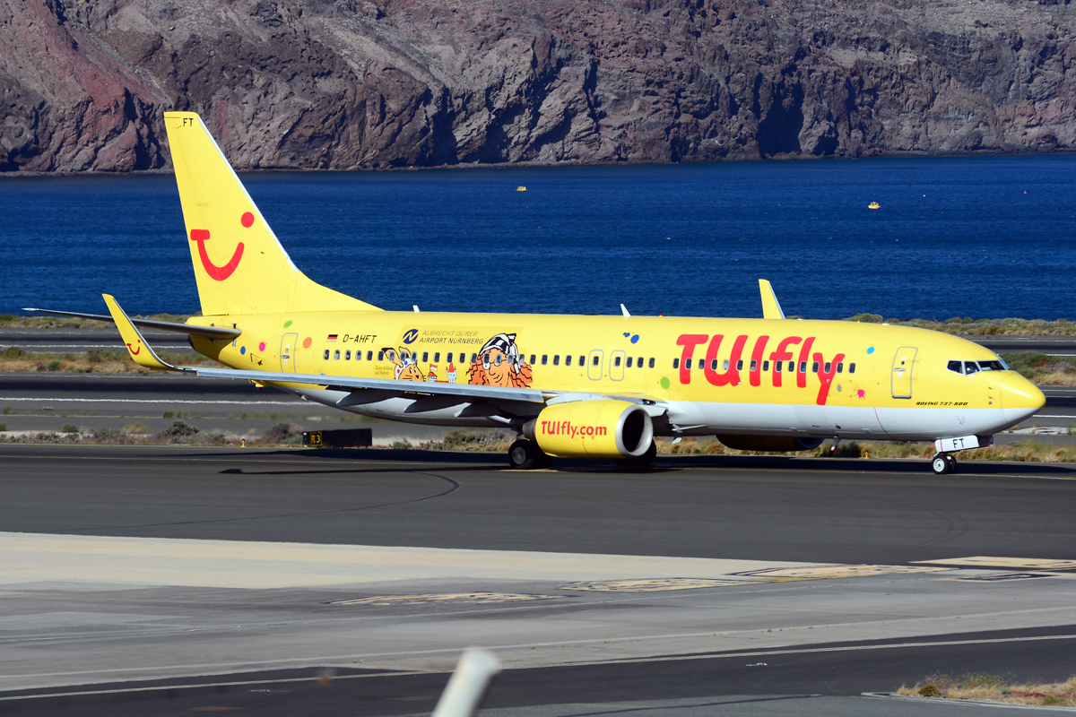 D-AHFT (30413) 2000 Boeing 737-8K5(WL)