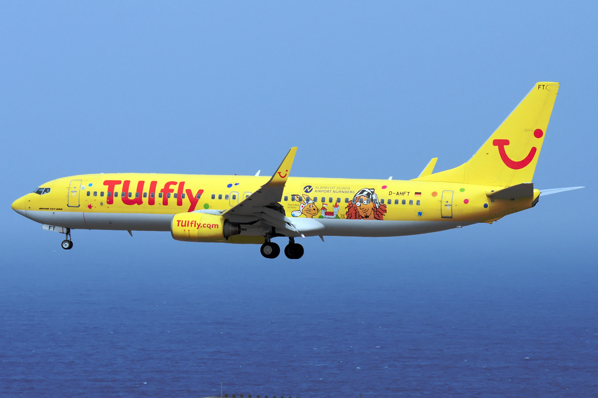 D-AHFT (30413) 2000 Boeing 737-8K5(WL)
