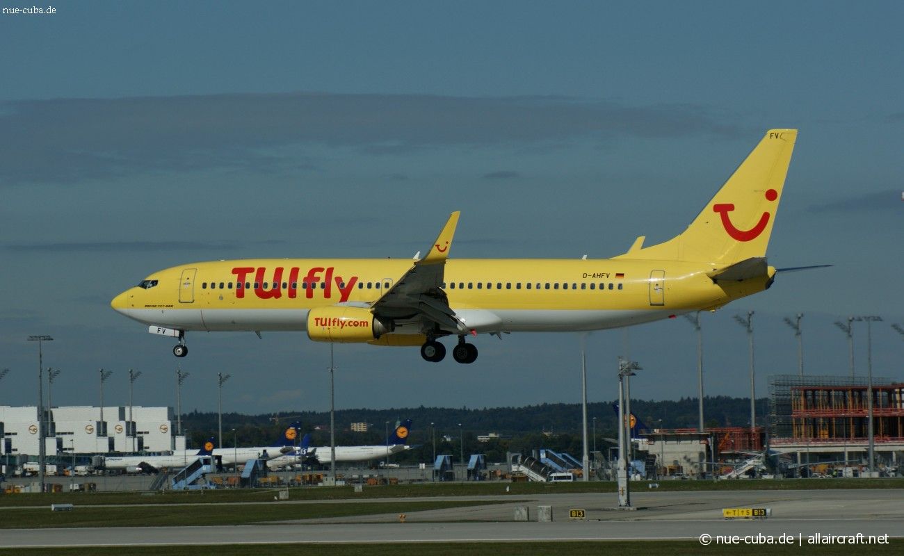 D-AHFV (30415) 2000 Boeing 737-8K5(WL)