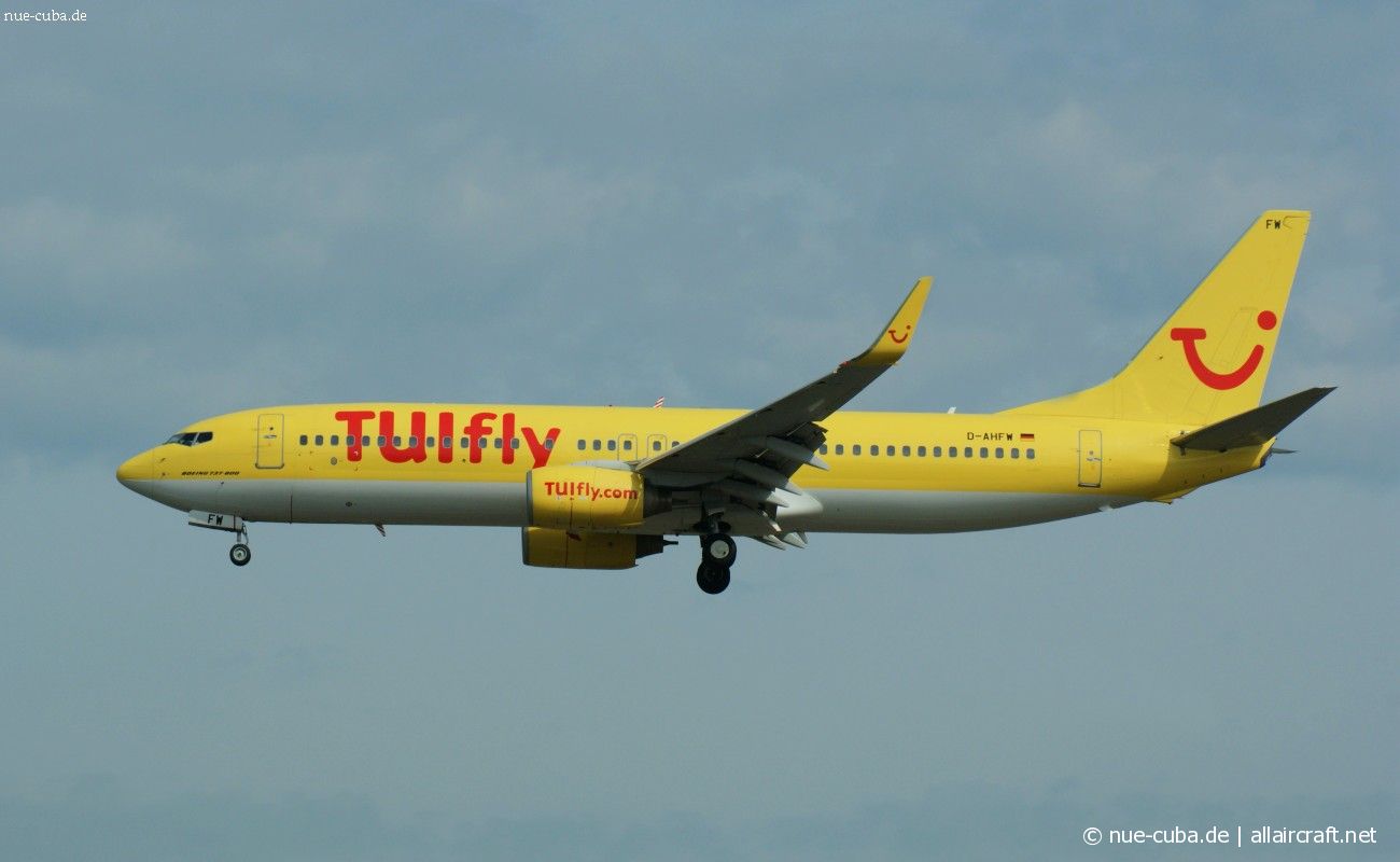 D-AHFW (30882) 2001 Boeing 737-8K5(WL)