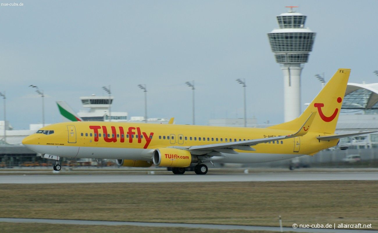 D-AHFX (30416) 2001 Boeing 737-8K5(WL)