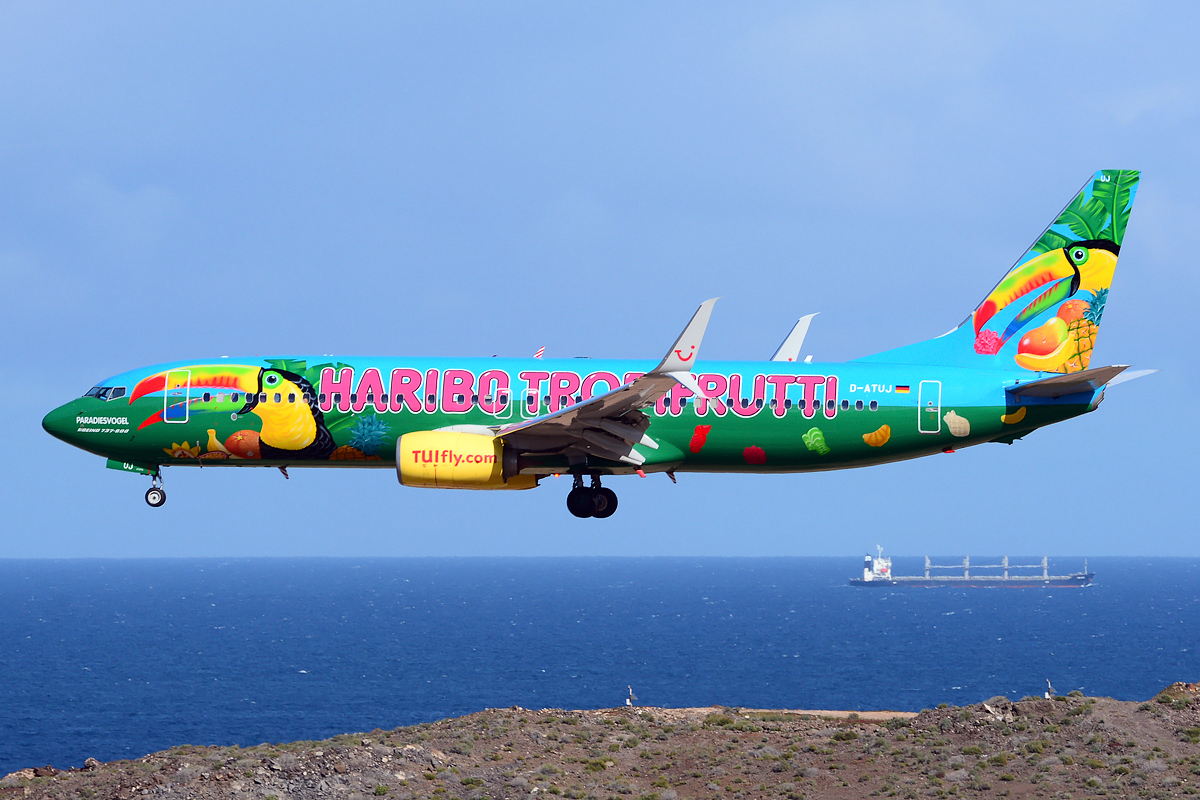 D-ATUJ, (cn 39923), Boeing 737-8K5