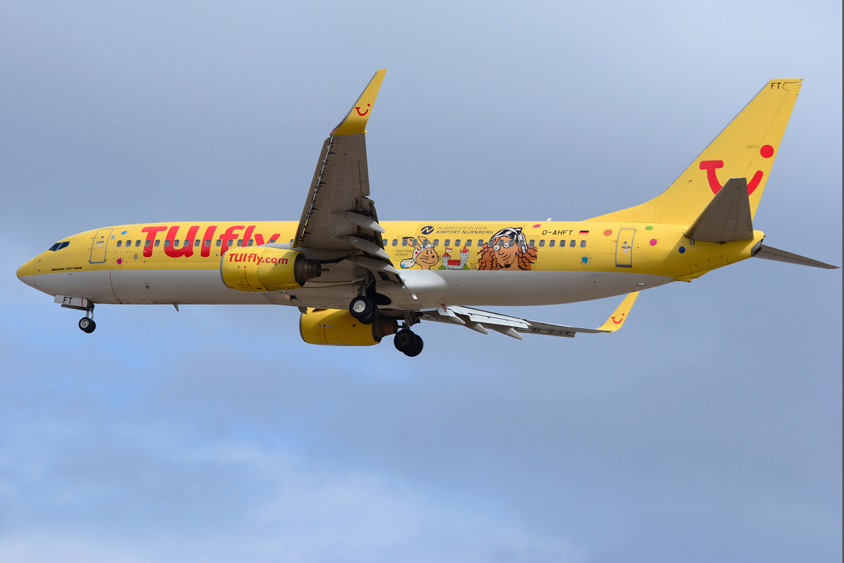 D-AHFT (30413) 2000 Boeing 737-8K5(WL)