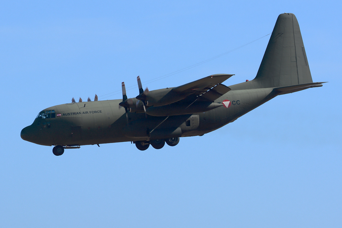 8T-CC (382-4257) Lockheed C-130K Hercules