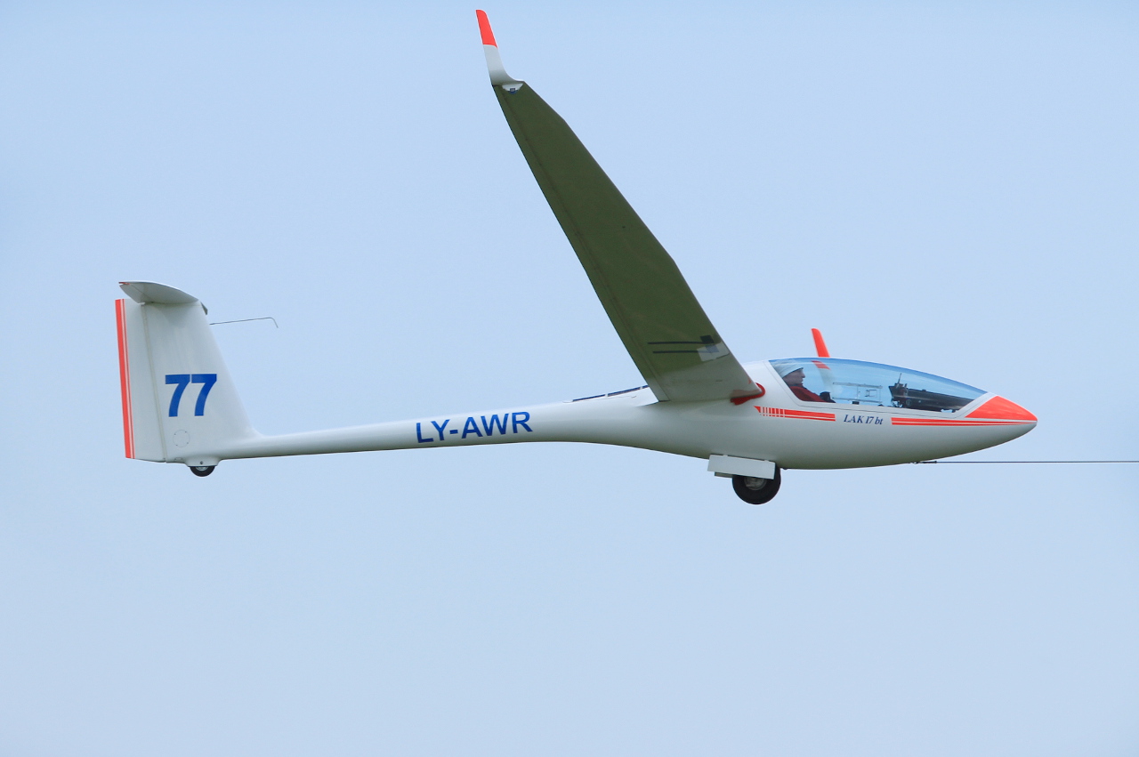 LY-AWR, (cn 77), Sportine Aviacija LAK-17bt