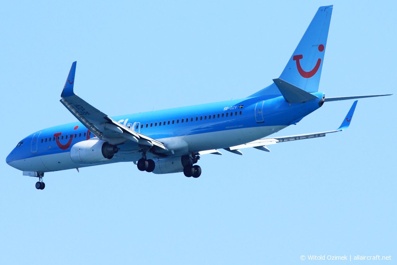 SE-DZV (32904) 2003 Boeing 737-804 WL