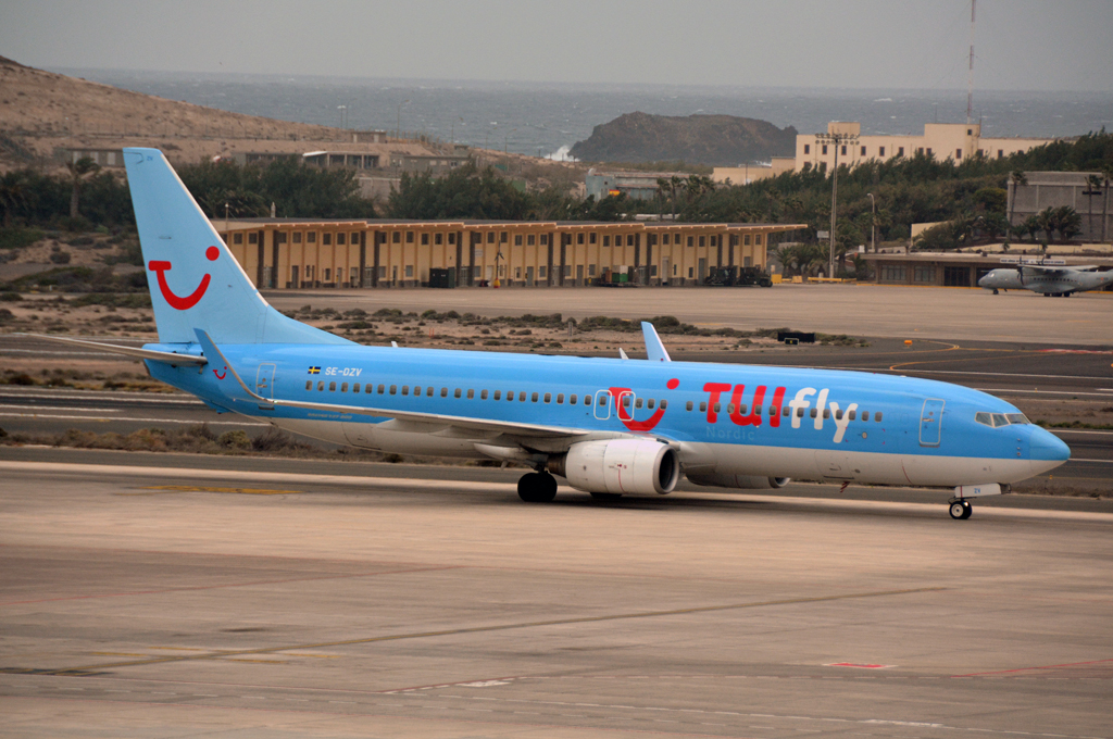 SE-DZV (32904) 2003 Boeing 737-804 WL