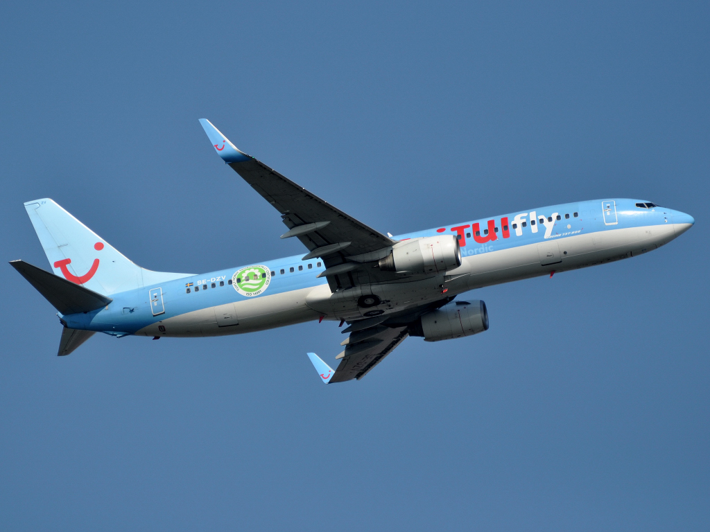 SE-DZV (32904) 2003 Boeing 737-804 WL