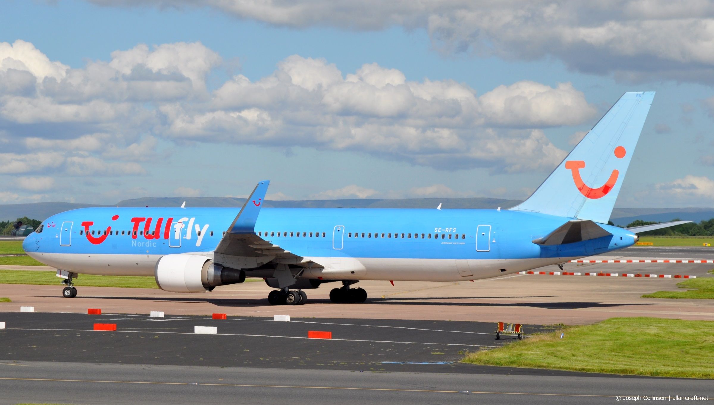 SE-RFS (28040) 1996 Boeing 767-304(ER)(WL)