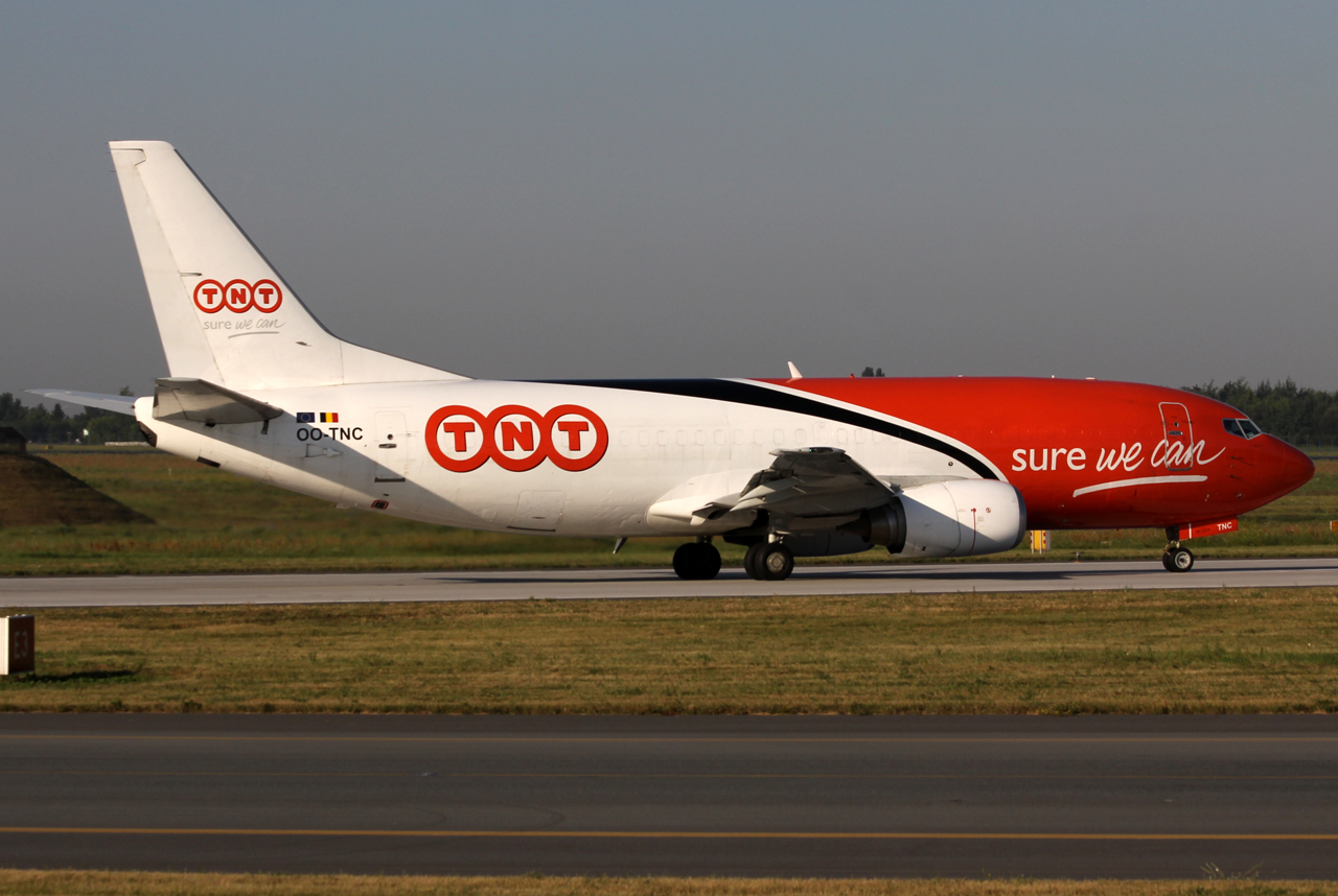 OO-TNC · Boeing 737-301(BDSF) · (WAW / EPWA)