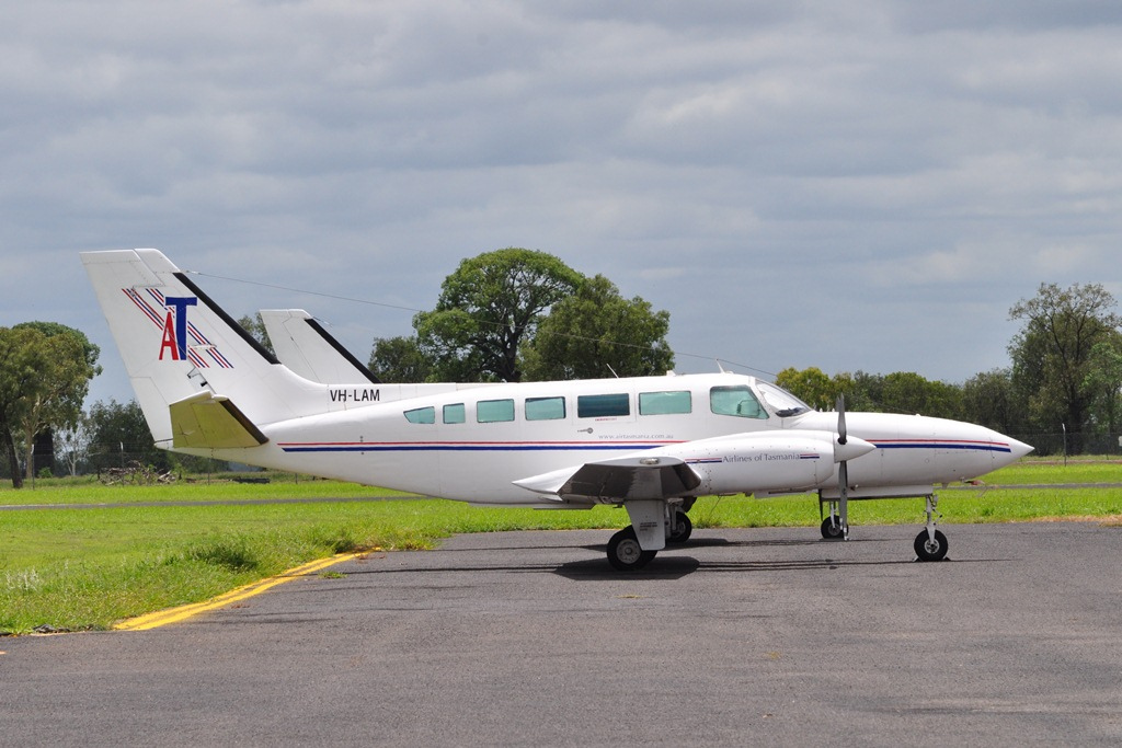 VH-LAM (cn 4040627) Cessna 404 Titan