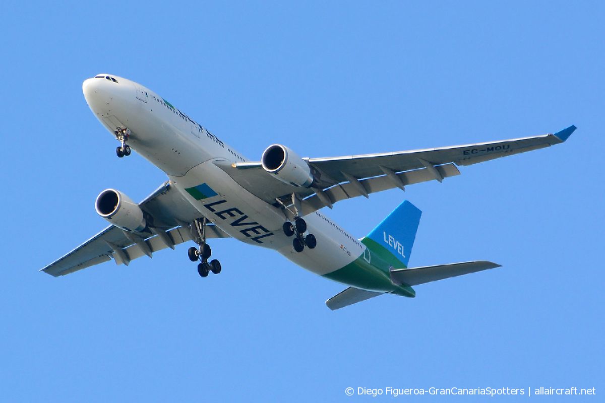 EC-MOU · Airbus A330-202 · (BCN / LEBL)