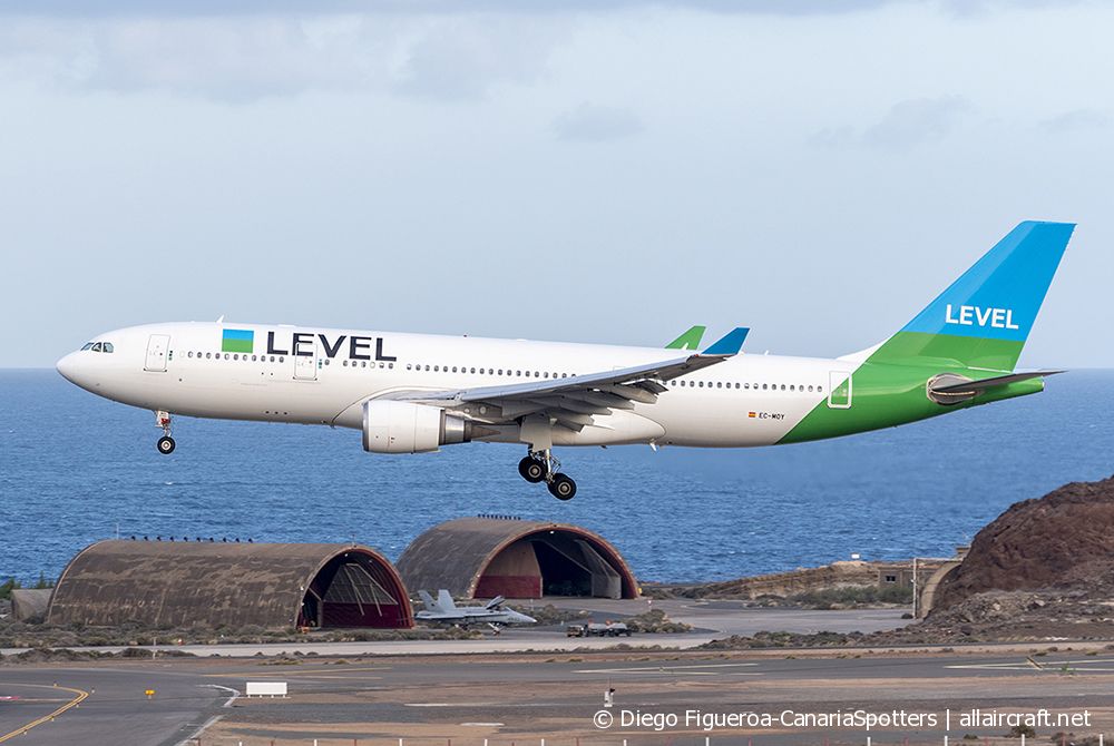 EC-MOY (1784) 2017 Airbus A330-202