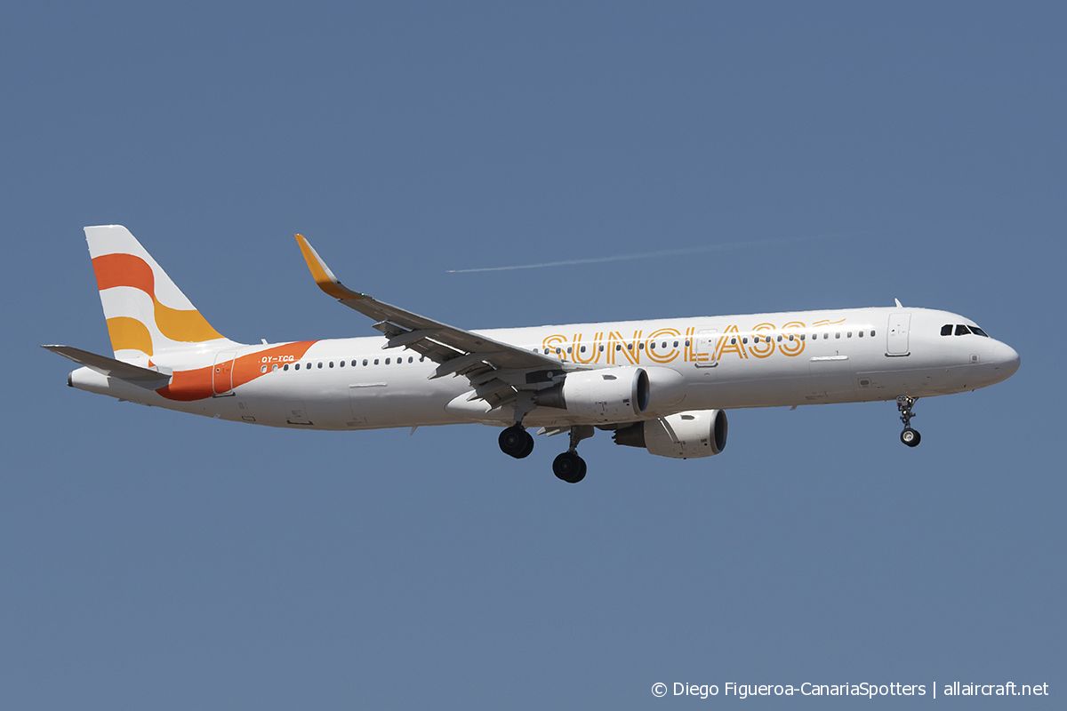 OY-TCG (6389) 2014 Airbus A321-211(WL)