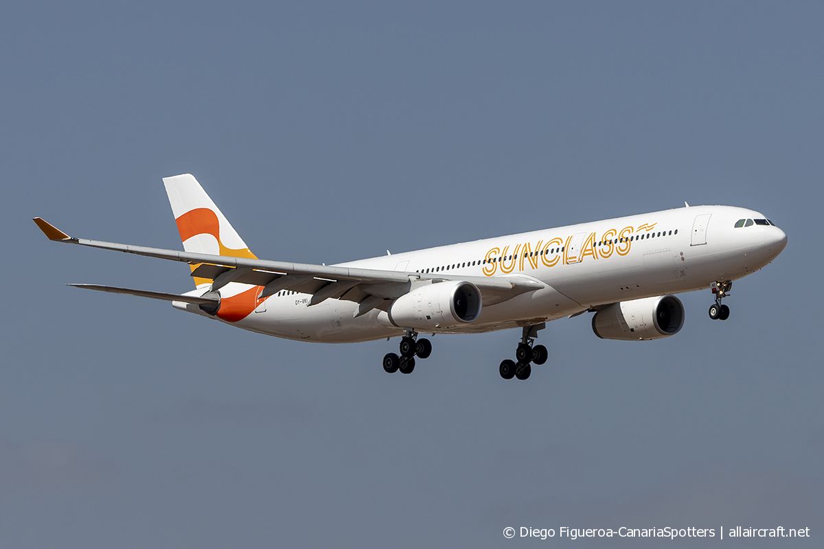 OY-VKI (357) 2000 Airbus A330-343X