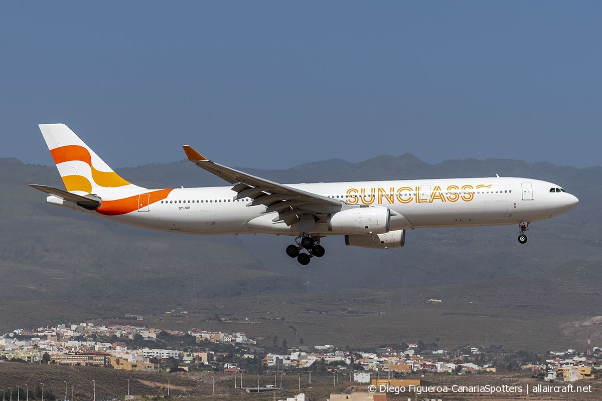 OY-VKI (357) 2000 Airbus A330-343X