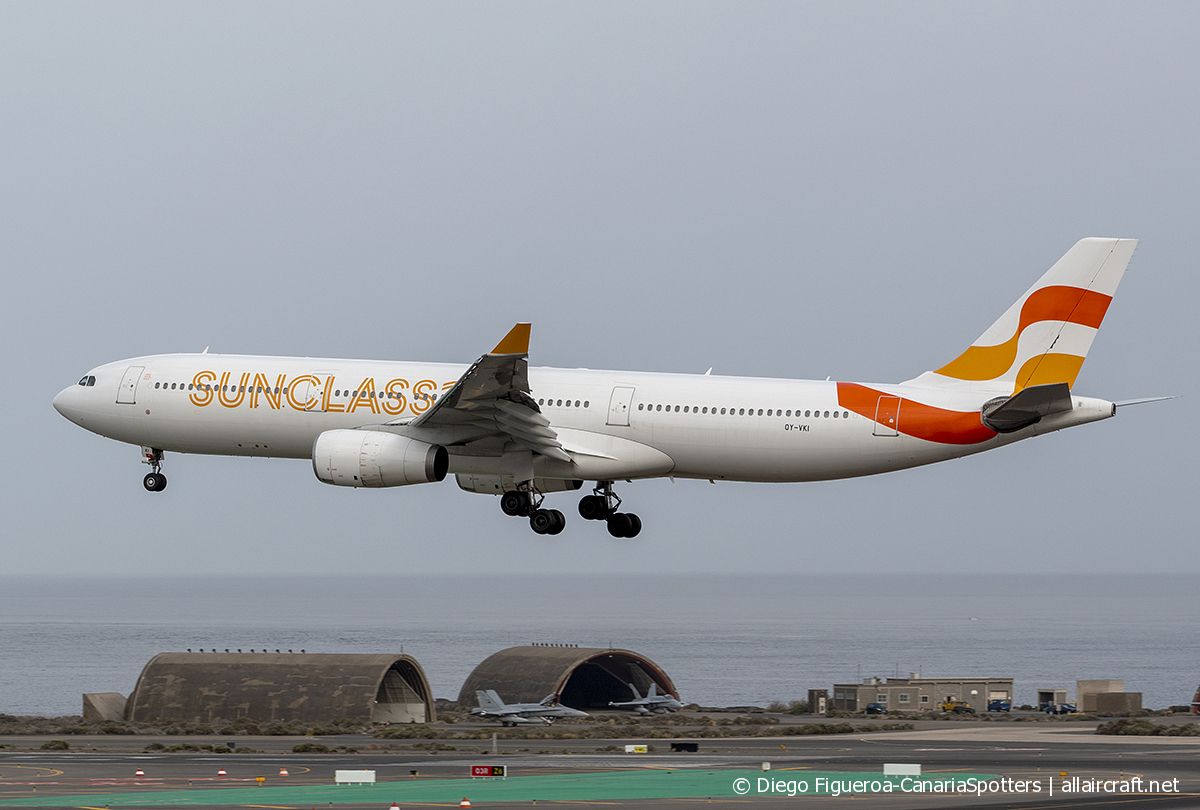 OY-VKI (357) 2000 Airbus A330-343X