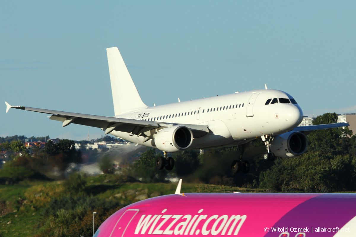 SX-BHN (1612) 2001 Airbus A319-112