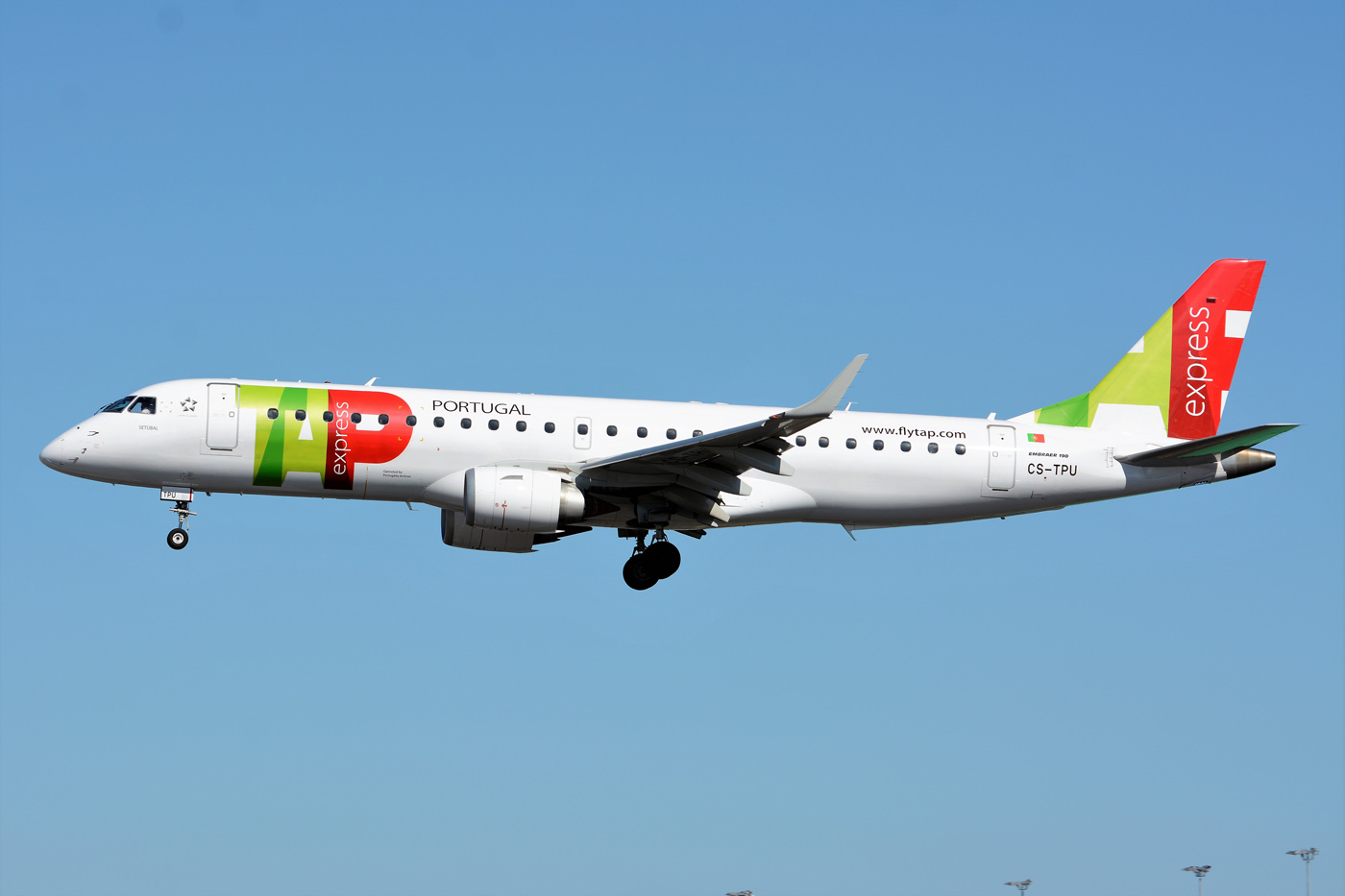 CS-TPU · Embraer 190-100LR · (LIS / LPPT)