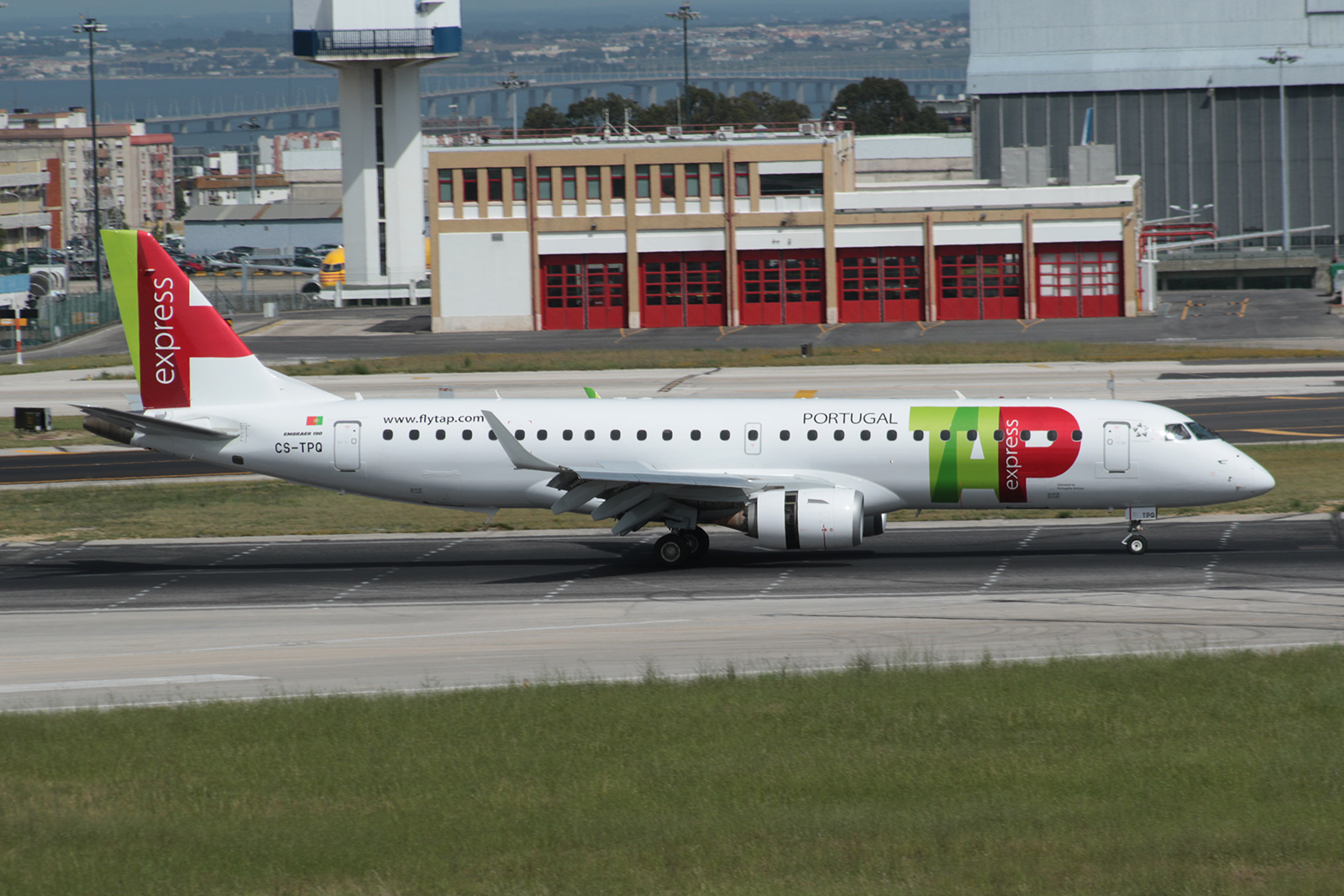 CS-TPQ (19000450) Embraer 190-100LR