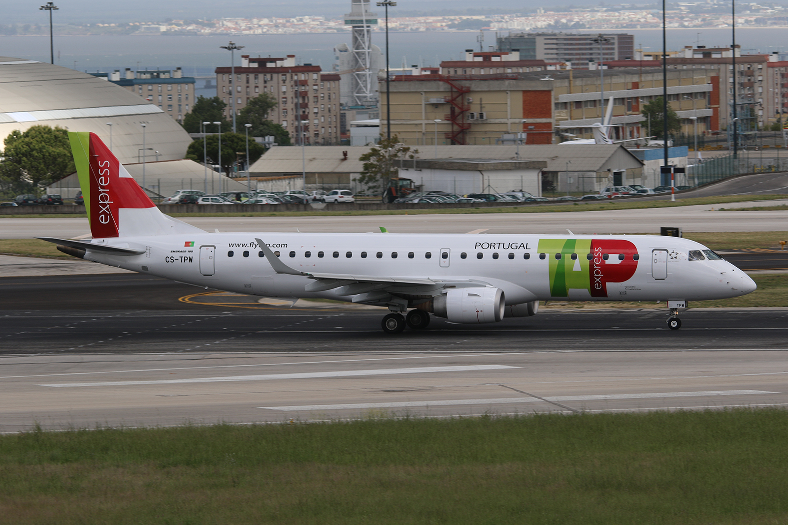 CS-TPW · Embraer 190-100LR · (LIS / LPPT)