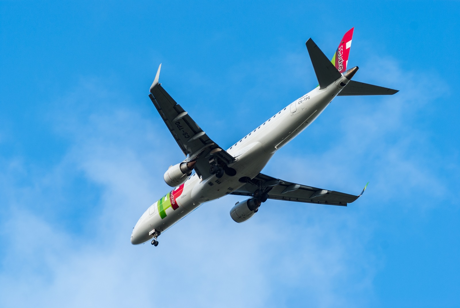 CS-TPQ · Embraer 190-100LR · (MAN / EGCC)