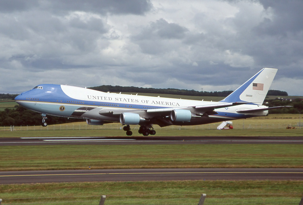 82-8000 · Boeing VC-25A · (PIK / EGPK)